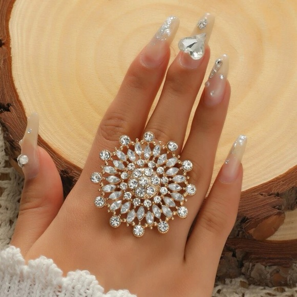 Rhinestone Flower Decor Ring - Picture 2 of 6
